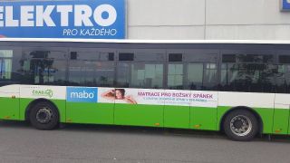 Autobusem ještě klientům matrace nevozime, ale prostoru na reklamu mají dost🙂🙂